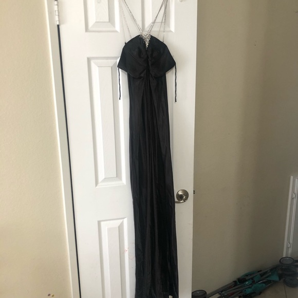 Woman’s formal dress - Picture 1 of 4